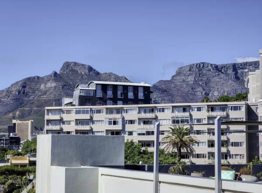 To Let 3 Bedroom Property for Rent in Green Point Western Cape